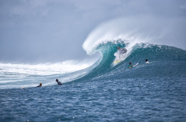  Trabaja su técnica rentando una tabla de surf de alta gama 
