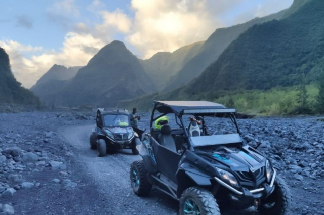  Descubra los paisajes más espectaculares de Saint-Pierre duranle nuestro paseo en buggy