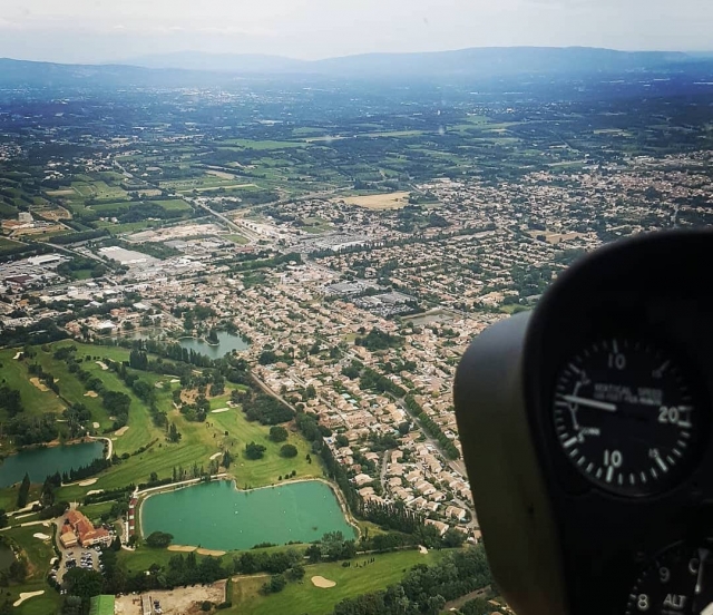 Vuelo sobre los magníficos paisajes de Vaucluse en helicóptero