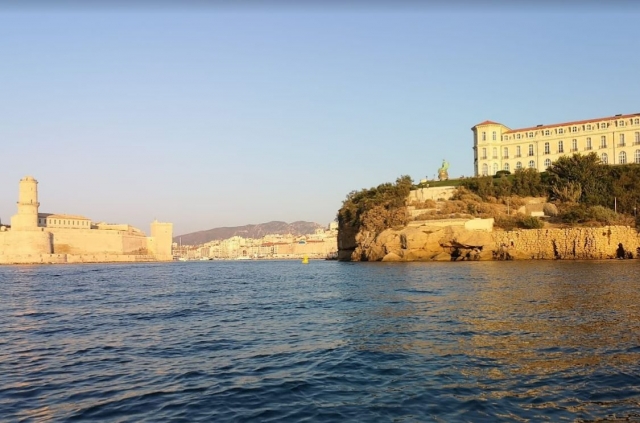  Admire los monumentos desde el mar 