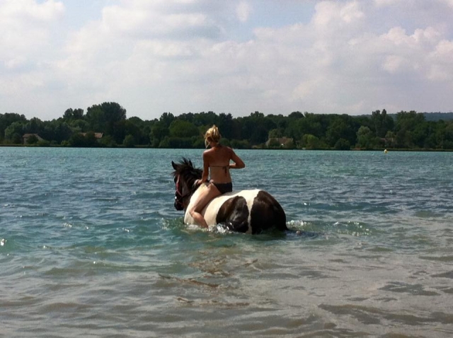  Nadar con nuestros caballos en Isère 