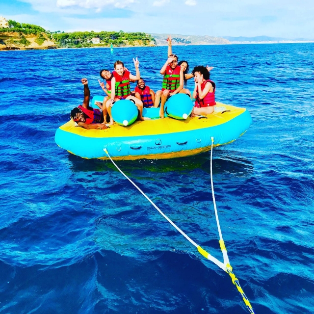  Disfruta de una experiencia sensacional actividad con amigos con nuestra excursión en boya remolcada 