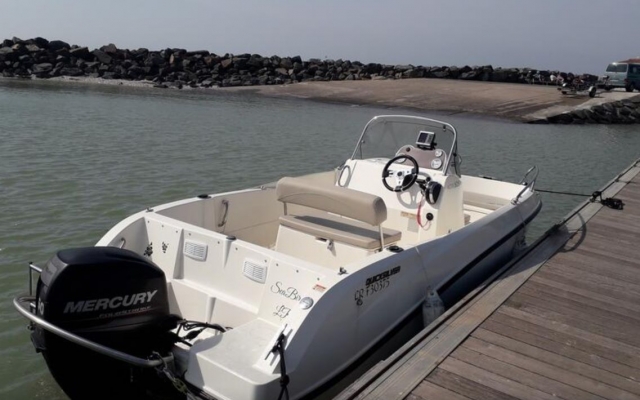 Nuestro barco de renta con licencia 