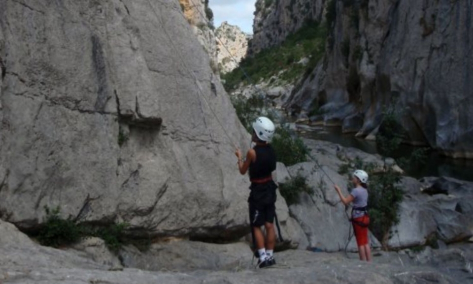 Disfruta de una sesión de escalada en familia Disfruta de una sesión de escalada en familia