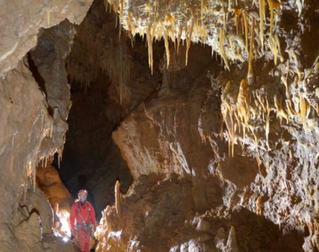  Visita los pasajes subterráneos históricos del Gard duranle una sesión guiada de espeleología 