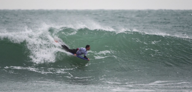 Disfruta de un entorno excepcional para su clase de surf