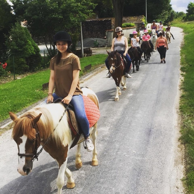 Pbaños a caballo en grupo