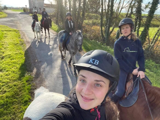 Pbaños a caballo en grupo