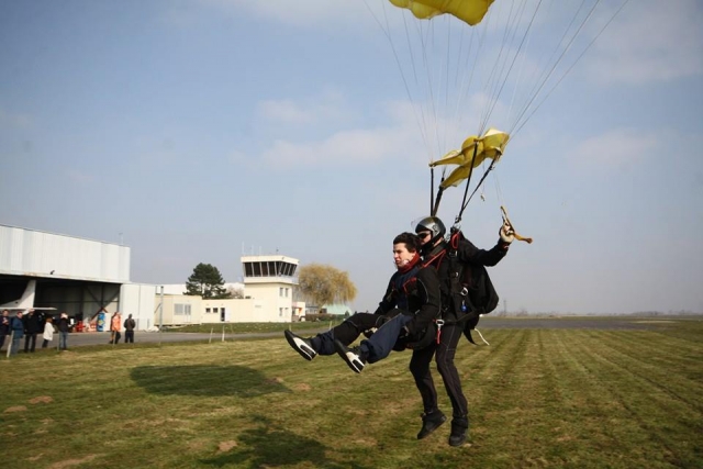  En tándem con su instructor 