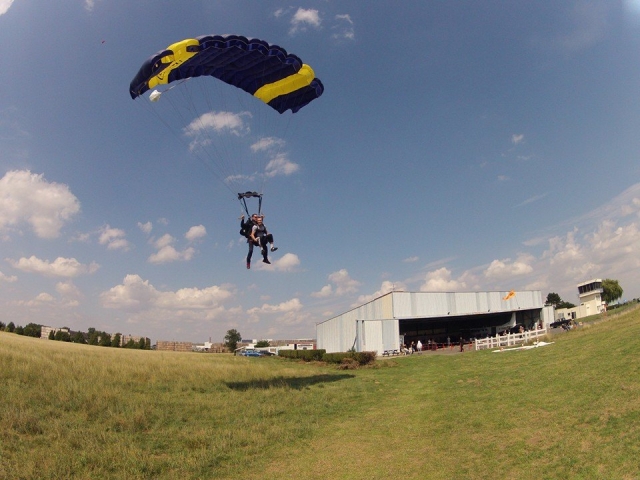  Aterrizando en el aeródromo.