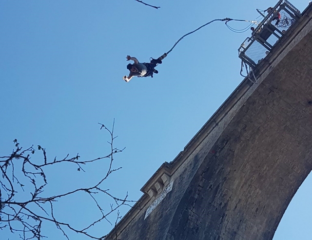  Salto al vacío 