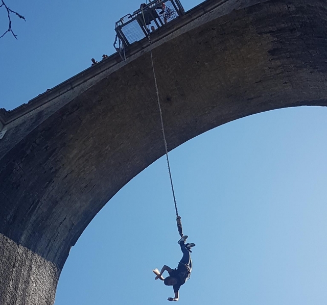  Rebotar bajo el puente