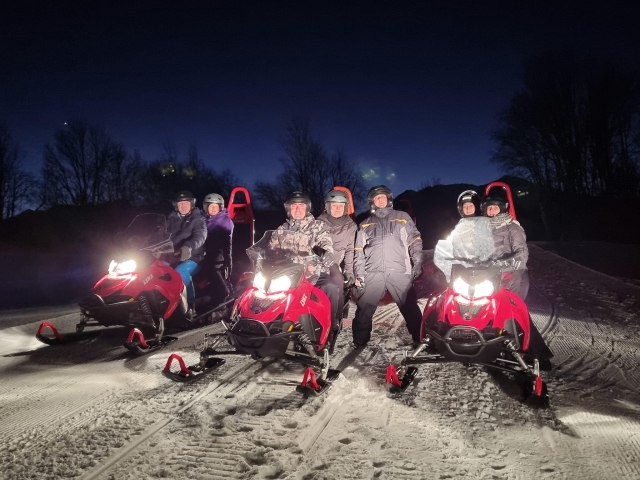  Manejar la moto de nieve 