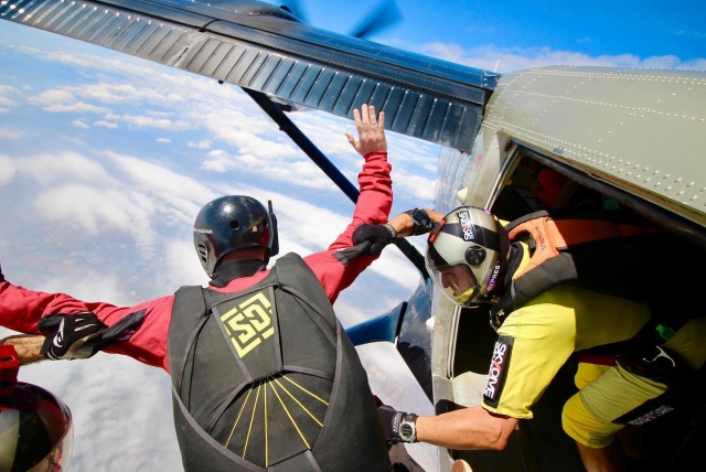 Saltar desde el avión 