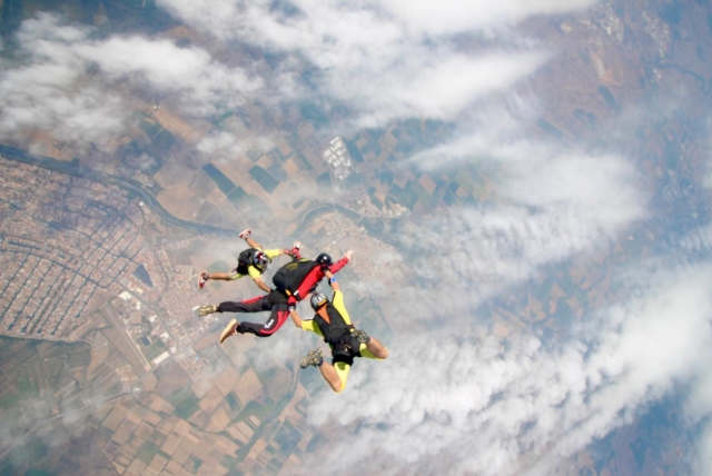 El salto con los dos profesionales