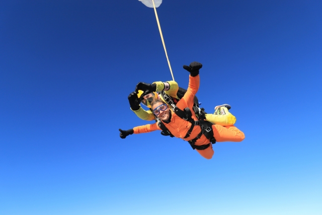 La apertura del paracaídas