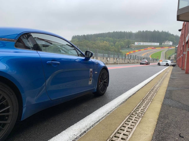 Nuestros coches camino al circuito de Colmar 