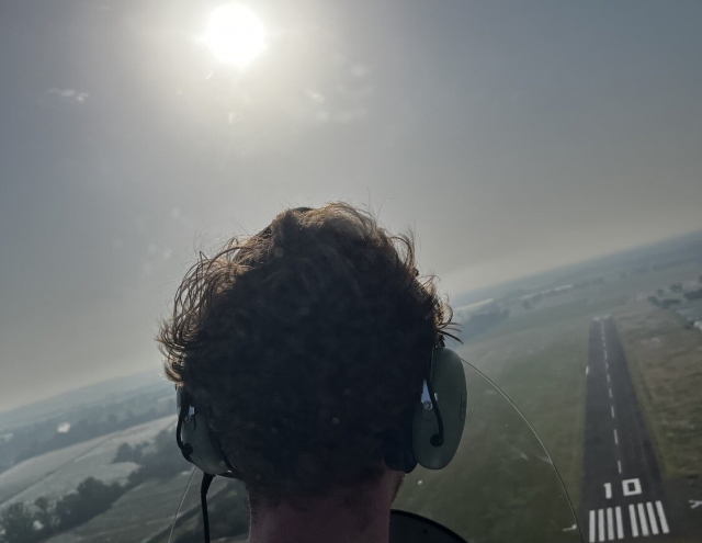  Nuestro piloto preparándose para el aterrizaje 