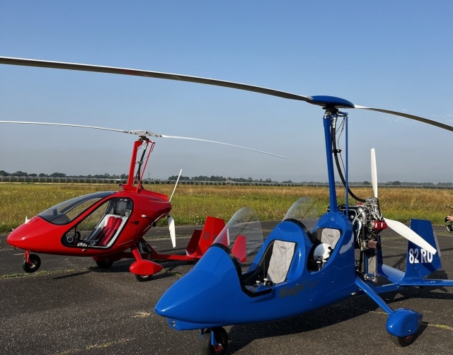  Nuestros dos autogiros en el aeródromo 