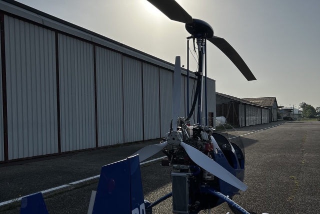  Autogiro en el aeródromo