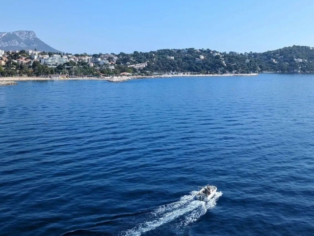  Nuestro barco en el puerto 