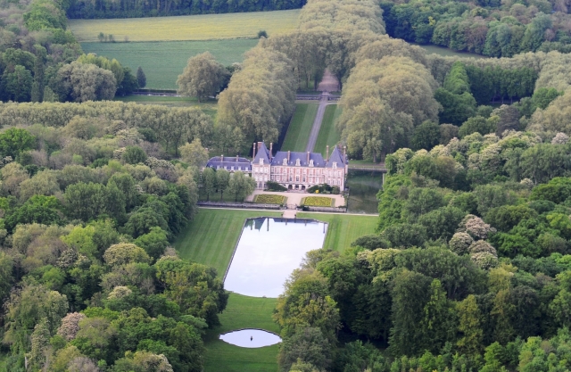  Vuelo sobre el castillo de Fontainebleau 