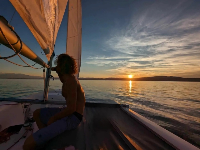  Regreso a puerto al final del día 