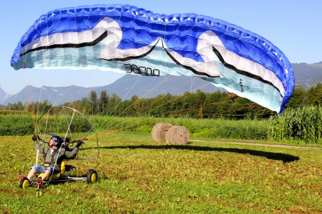  Despegue de la vela detrás del carro 