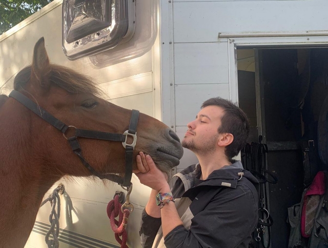  El vínculo único que une al caballo y su jinele 