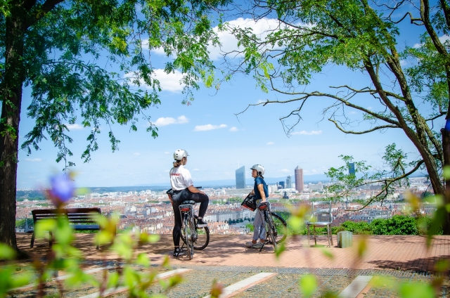  Vista panorámica durante un paseo en bicicleta eléctrica por Lyon 
