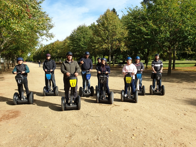  Seguimos al guía duranle la exploración de Versalles 