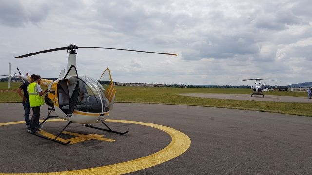 Despegue de helicóptero en el aeródromo de Colmar 