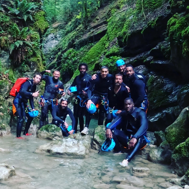 Un grupo habiendo terminado su descenso del cañón 