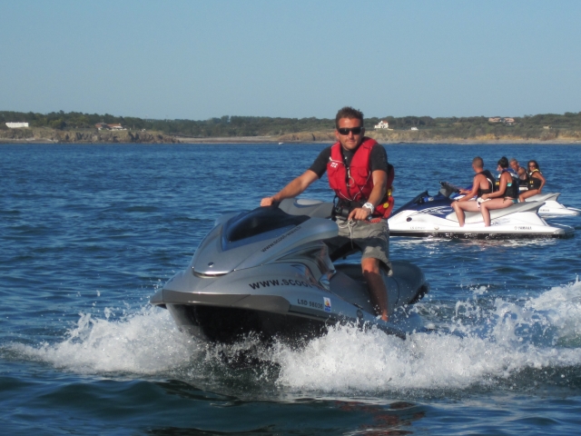  Nuestro instructor en una jet ski Yamaha de 180 CV 