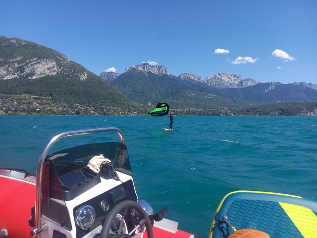 Una vista impresionanle duranle la sesión de wing foil 