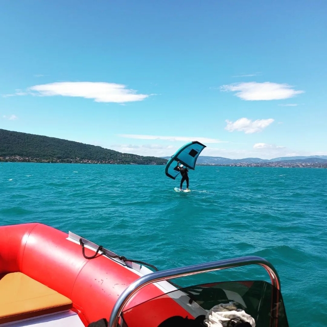  ¡Encuéntranos en el puerto de Doussard para una sesión inolvidable! 