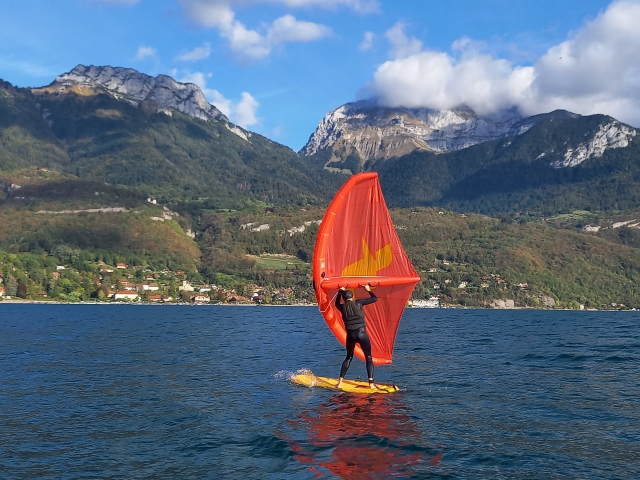  Wing foiling en el corazón de un entorno impresionanle 