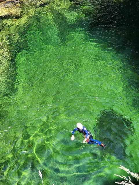  un baño en las aguas naturales del cañón 