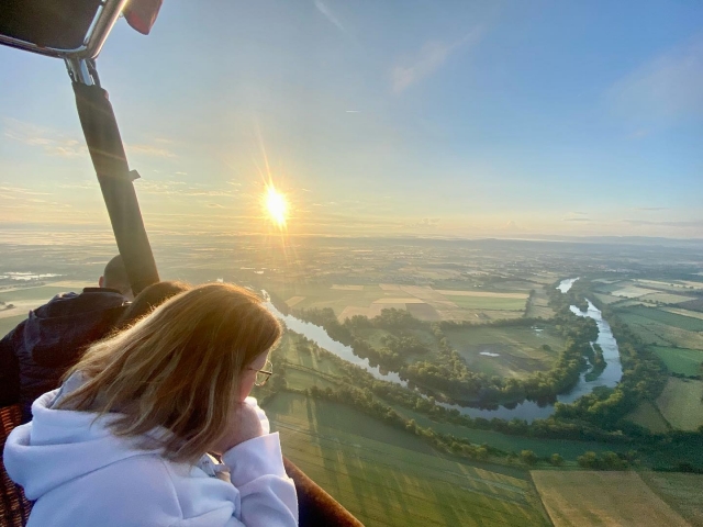 Disfrutar del amanecer en el aire