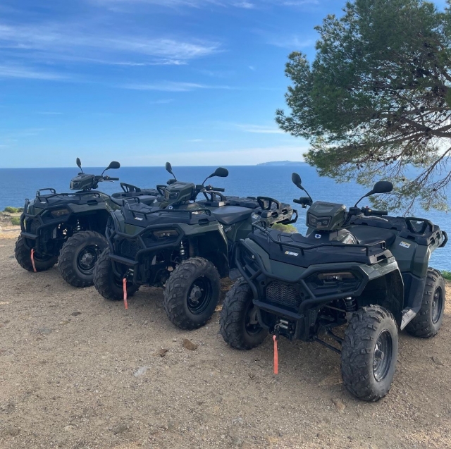 Nuestros cuatrimotos listos para el paseo
