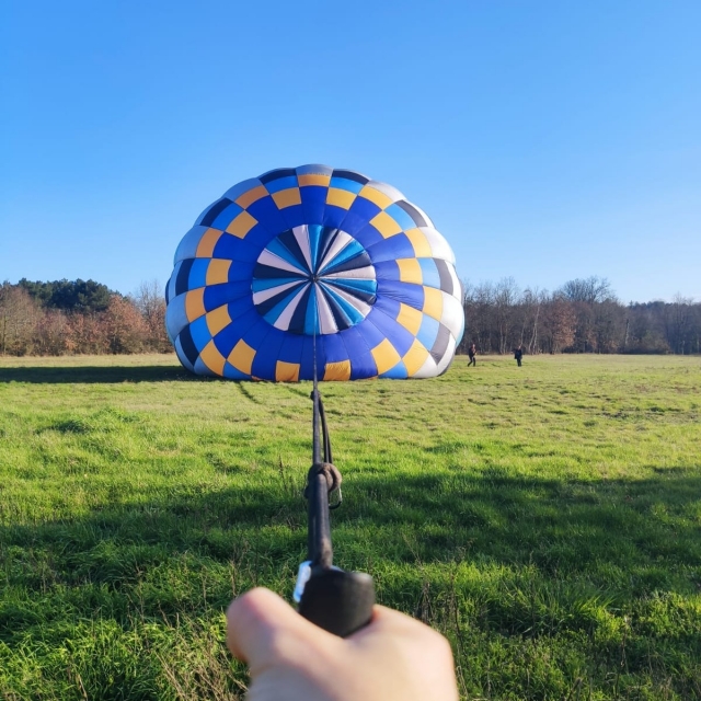 ¡Puede ayudarnos a inflar el globo aerostático!