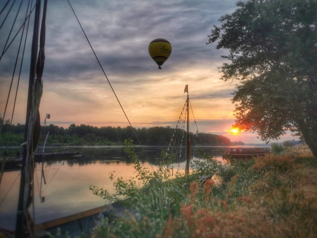 Vuelo sobre el Loira al atardecer 