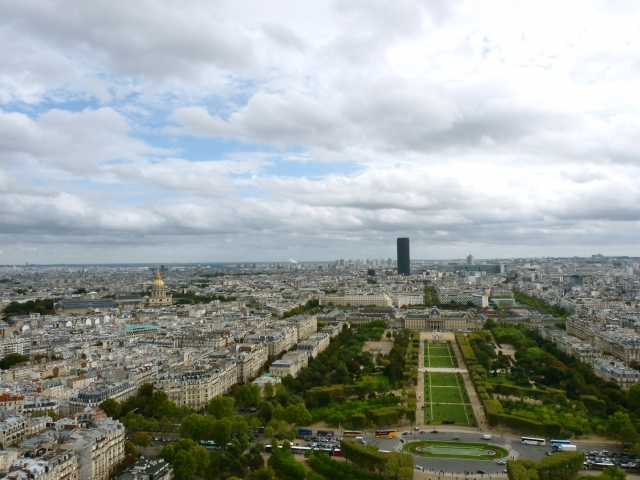  Admire todo París bajo sus pies 