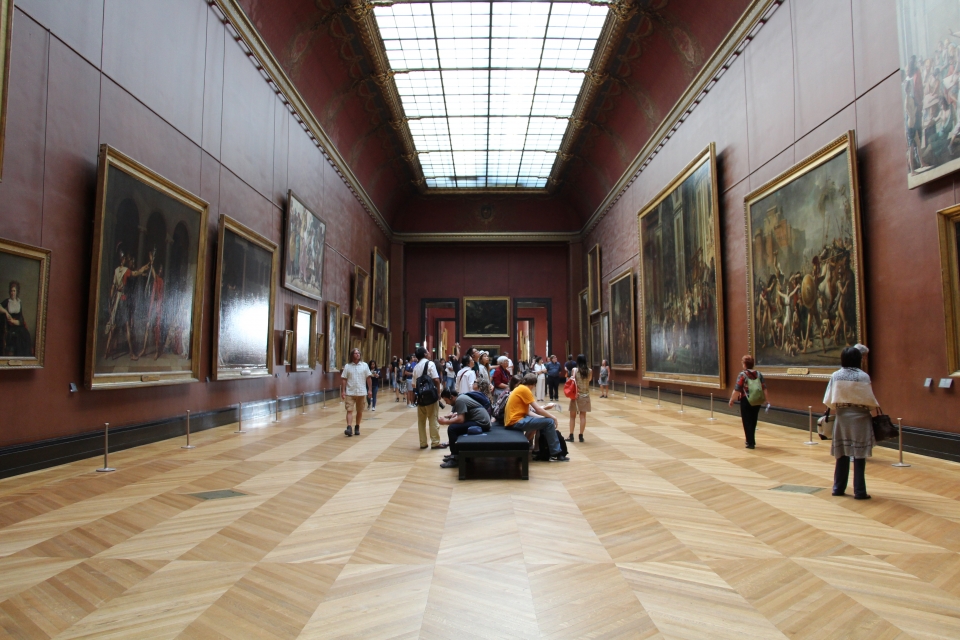 Las grandes salas del museo del Louvre Las grandes salas del museo del Louvre