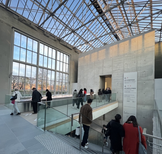 Sube bajo el techo de cristal