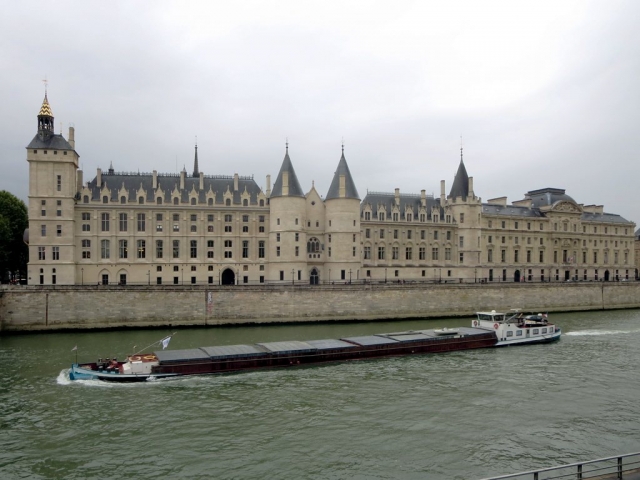  La Conciergerie a orillas del Sena 
