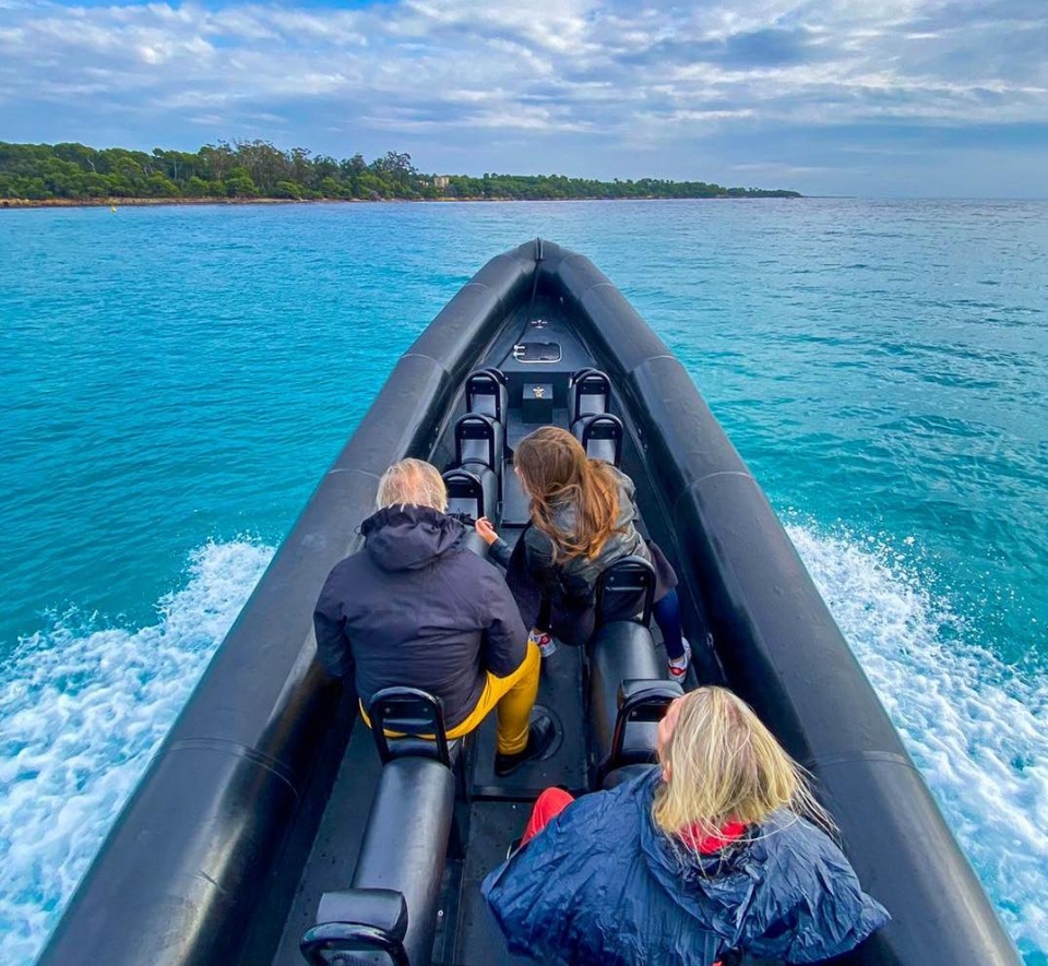  Navega por las aguas azules 