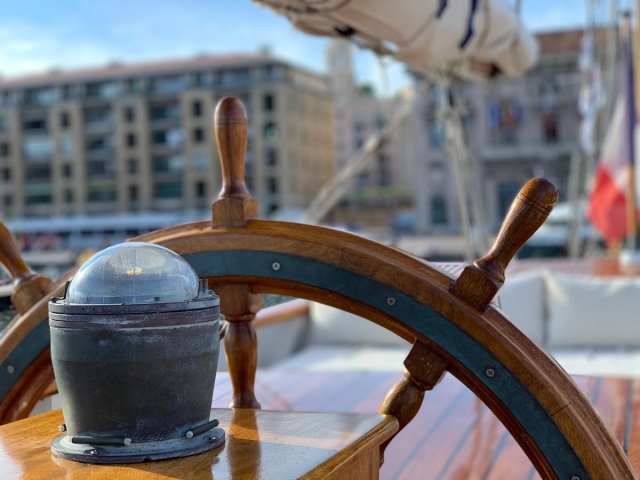  Disfrule de un momento de relajación en el mar 