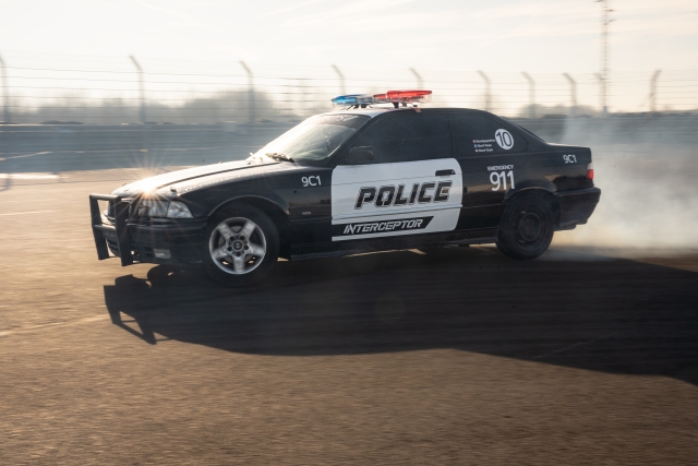  Maneja su BMW E36 versión Police