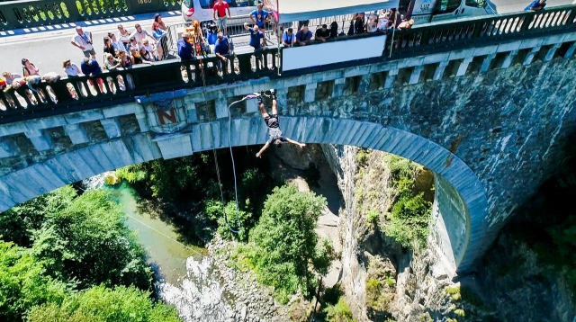  Salto de bungee en Luz Saint Sauveur